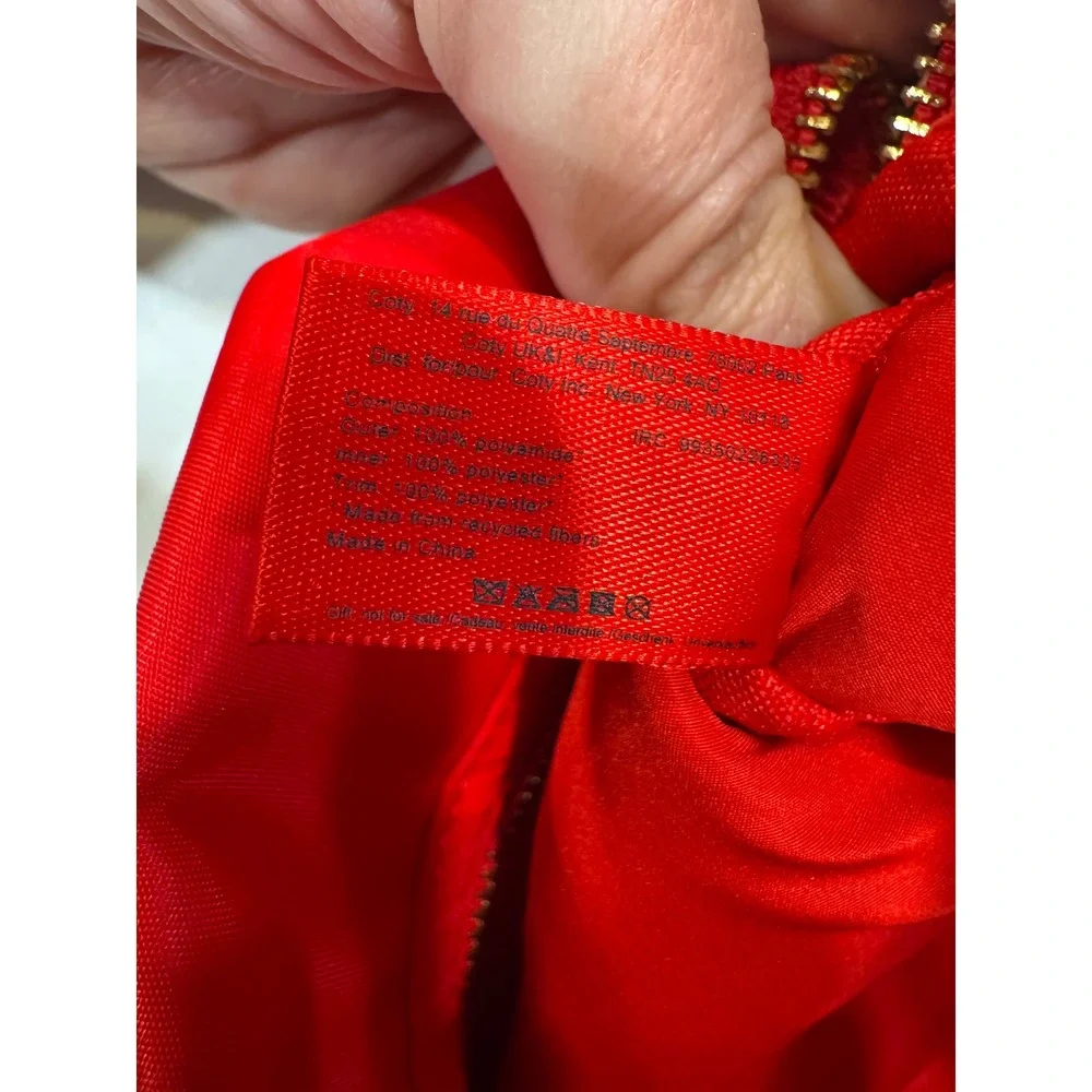 Burberry details brand